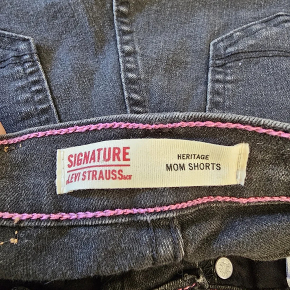 Signature Levi Strauss Heritage Distressed Black Mom Jean Shorts Size Girl's 7 - Picture 3 of 6